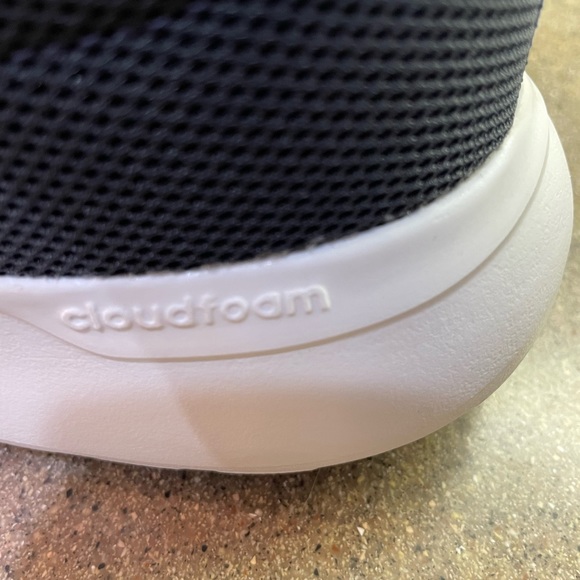 Adidas Cloudfoam Youth Sneakers, Size 7 - Picture 8 of 10